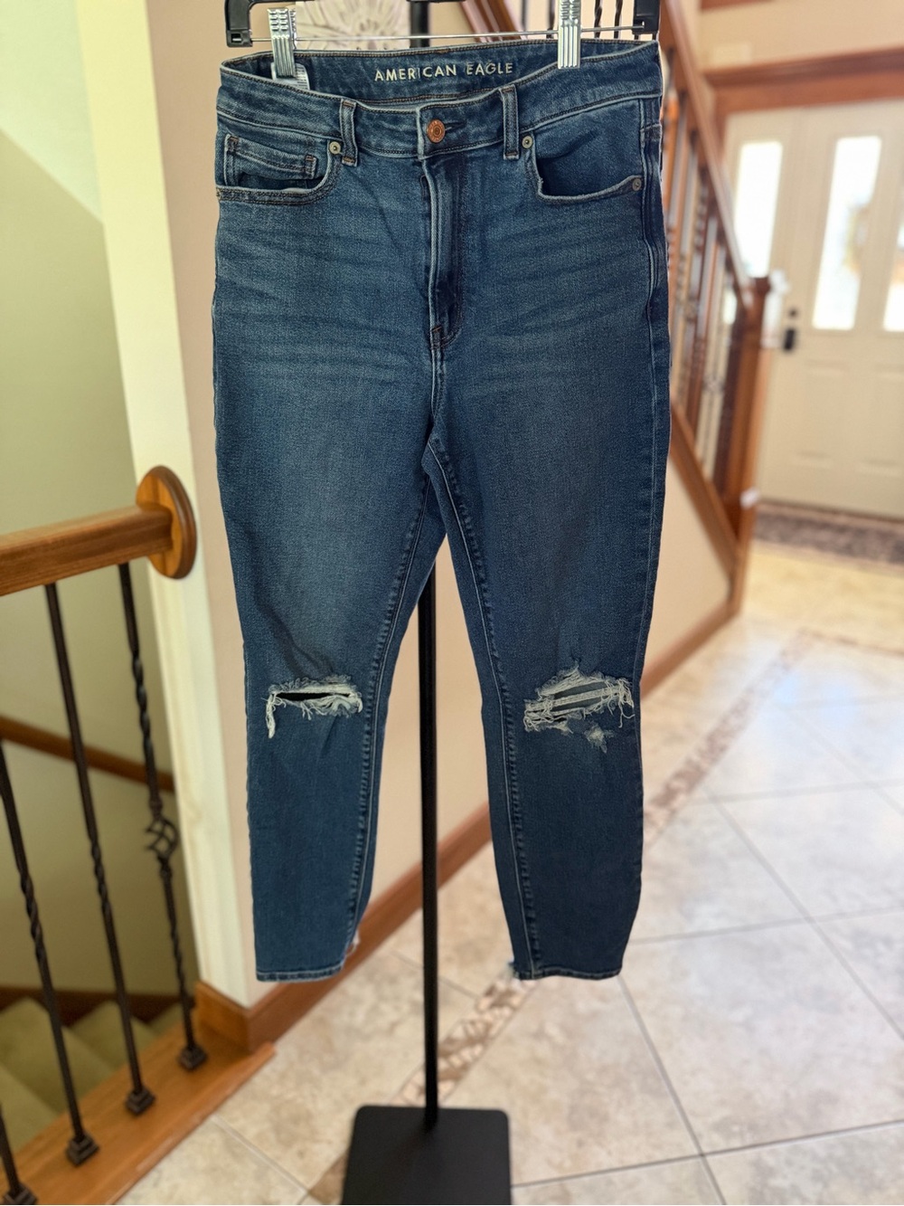 American Eagle Women’s Size 6 Stretch Distressed Skinny Jeans Raw Hem